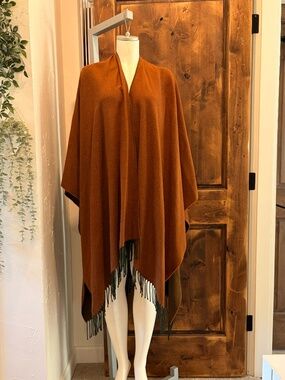 Le Rêve “Art of the Scarf” Wool Pashmina – Rust with Green Fringe